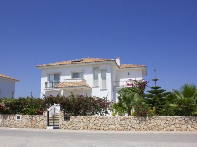 Girne Esentepe Denize Sıfır 3+1 Villa