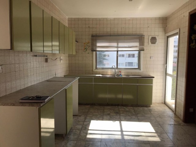 KÖŞKLÜÇITLIK-3+ 2 APARTMENT FOR SALE IN LEFOŞA ** 