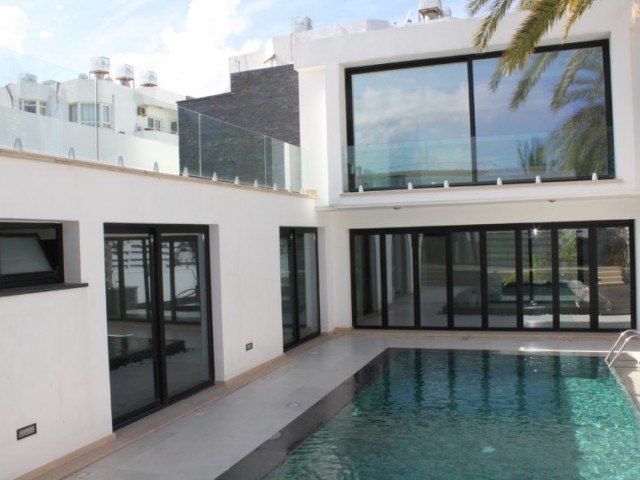 Girne Merkez 6+1 600 m2  Lüls Villa