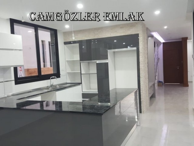 Girne Alsancak 3+1 Villa Yüzme Havuzlu Deniz Manzaralı