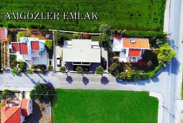 Girne Alsancak Merit yolu üzeri İkiz Villalar