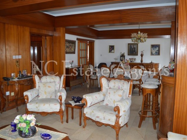 LARGE 6 BEDROOM FIRST FLOOR APARTMENT IN GONYELI 