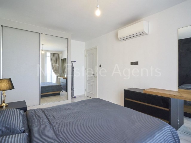 MODERNE ZEITGENÖSSISCHE PENTHOUSE-WOHNUNG MIT 3 SCHLAFZIMMERN IM STADTZENTRUM VON KYRENIA