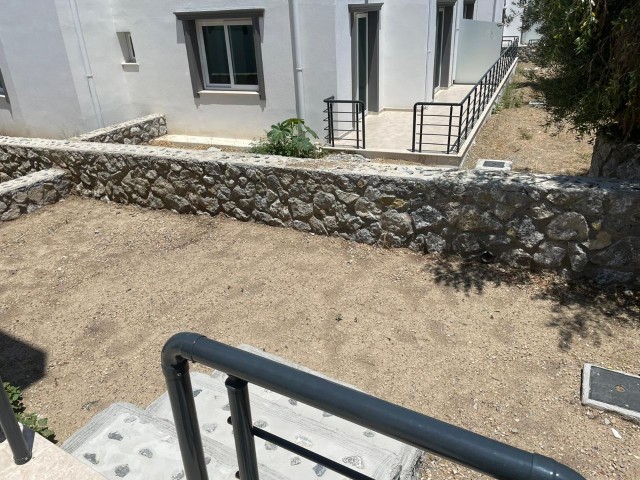 Neu fertiggestellte 1 + 1 Wohnung zum Verkauf in Kyrenia Karaoglanoglu ** 