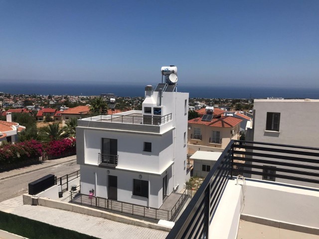 Triple ② Villen Mit Herrlicher Aussicht Zum Verkauf In Kyrenia Chatalköy ** 