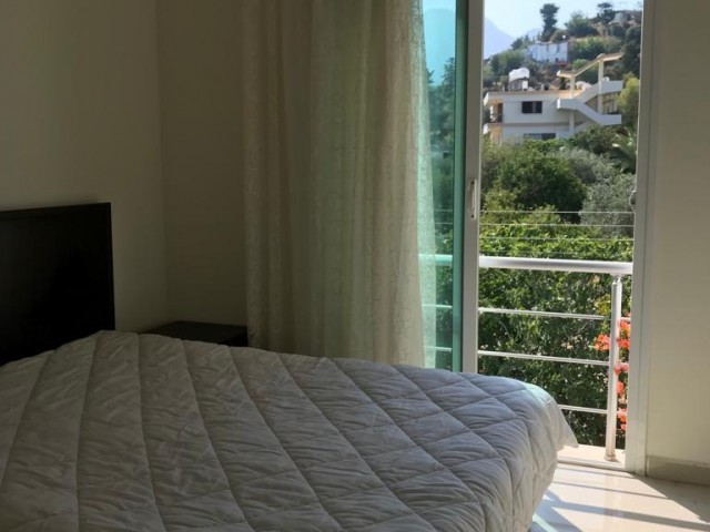 Girne Alsancak'ta harika manzaralı kiralık 1+1