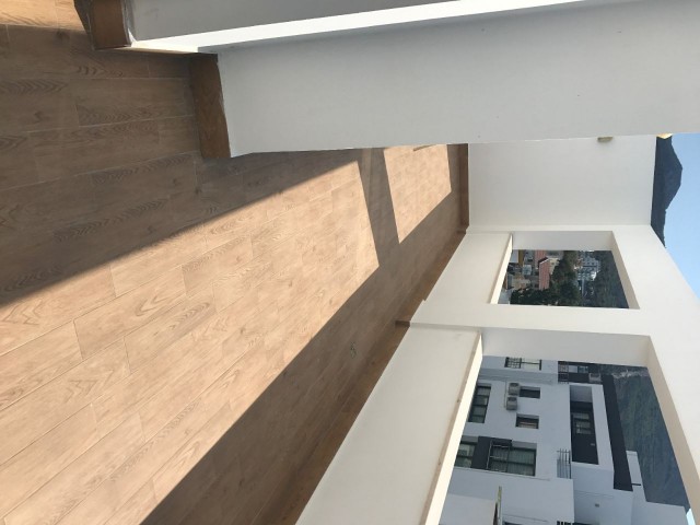 2+1 Penthouse Im Zentrum Von Kyrenia Zu Verkaufen ** 