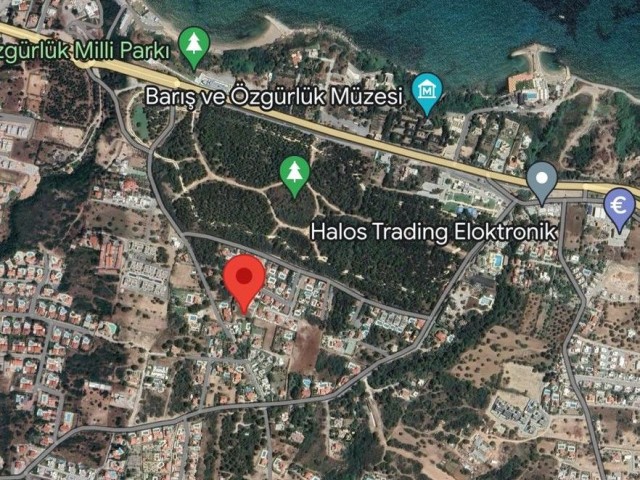 1.361 m2 großes Grundstück zum Verkauf in Alsancak, Kyrenia, geeignet für den Villenbau