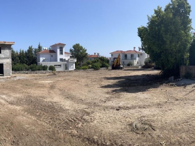 Girne Alsancak'ta villa yapımına uygun 1.361 m2  satılık arsa