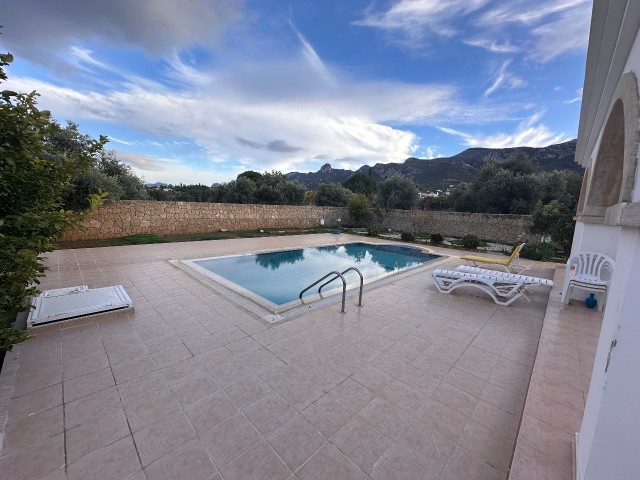 Kyrenia / Ozanköy 3+1 Villa mit privatem Pool