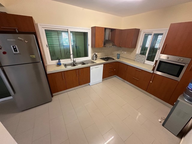 Kyrenia / Ozanköy 3+1 Villa mit privatem Pool