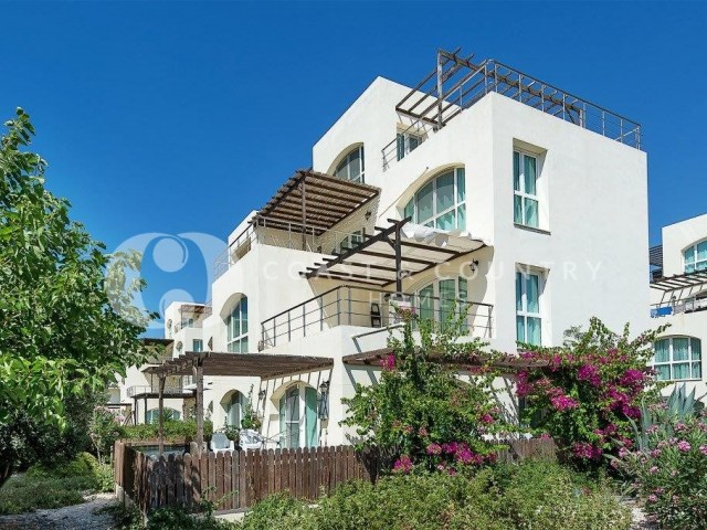 Superb Penthouse RESALE Steps from the Beach - Pre-74 Title Deeds in Owners Name VAT Paid