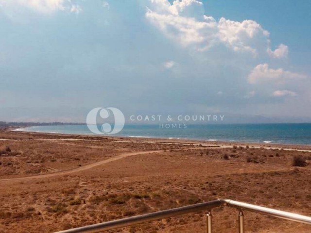 Güzelyurt'ta deniz kenarında 2 yatak odalı çatı katı daire * Türk koçanlı