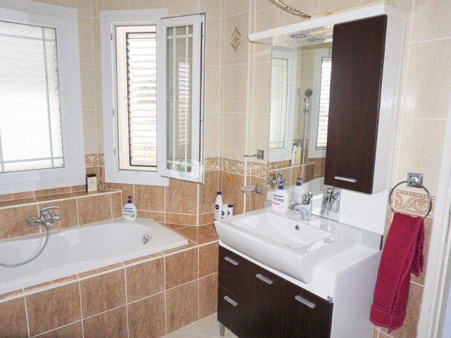 4+1 ful eşyalı villa, ortak havuzlu site, Bellapais bölgesi