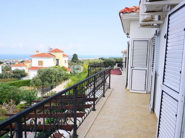 4+1 ful eşyalı villa, ortak havuzlu site, Bellapais bölgesi