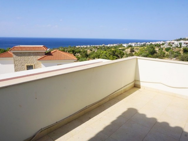 Elevated Resale Villa with Stunning Views * PRIVATE SWIMMING POOL 