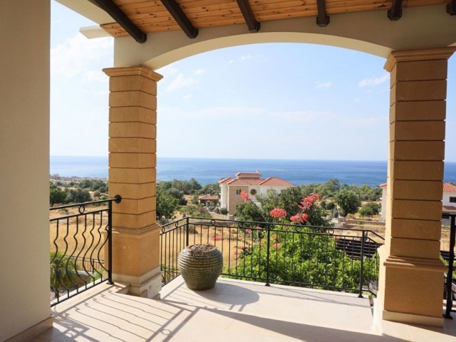 Elevated Resale Villa with Stunning Views * PRIVATE SWIMMING POOL 