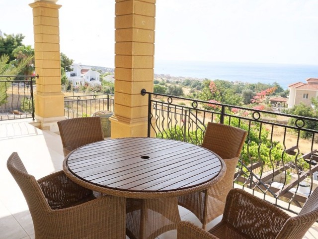 Elevated Resale Villa with Stunning Views * PRIVATE SWIMMING POOL 