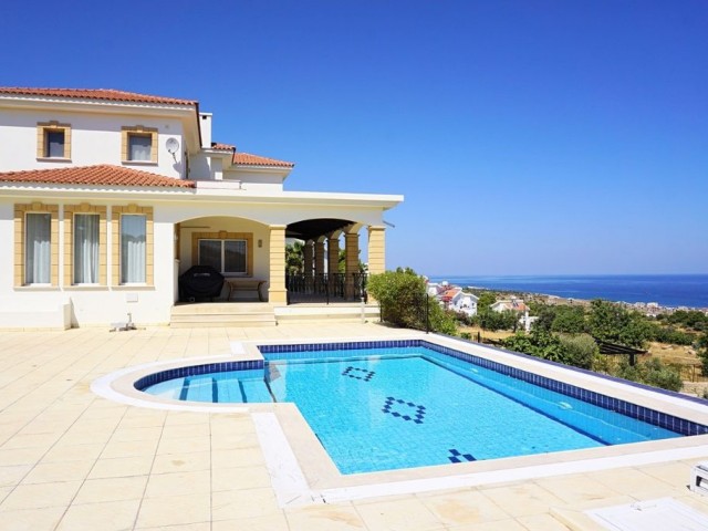 Elevated Resale Villa with Stunning Views * PRIVATE SWIMMING POOL 