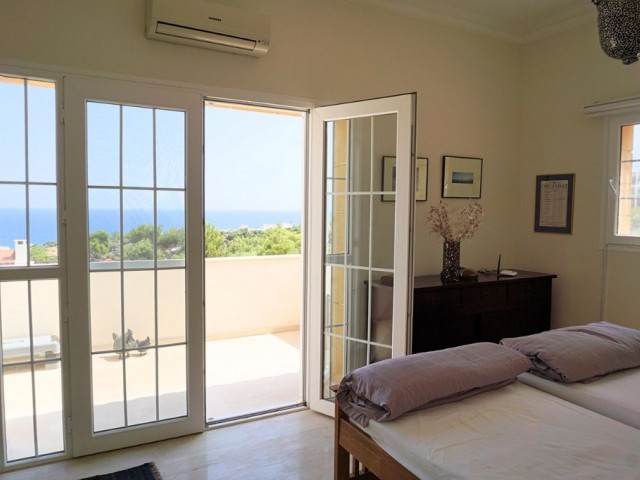 Stunning 3 Bed Resale Villa with Private Swimming Pool Overlooking Sea 