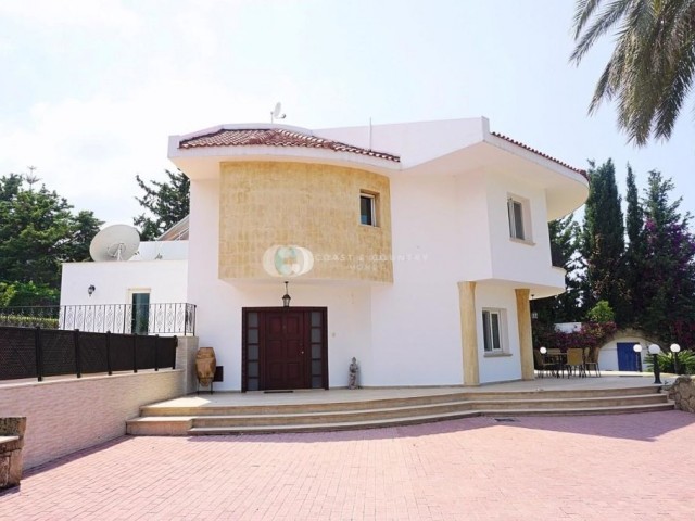 Resale Villa with Extensive Gardens, Annex and Private Pool