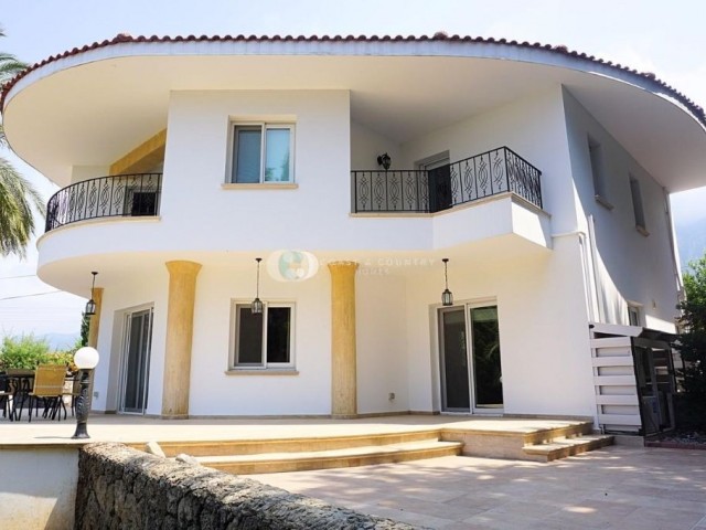 Resale Villa with Extensive Gardens, Annex and Private Pool