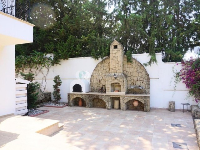 Resale Villa with Extensive Gardens, Annex and Private Pool