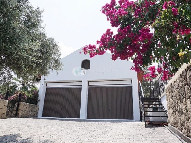 Prestigious Resale Villa with Private Swimming Pool