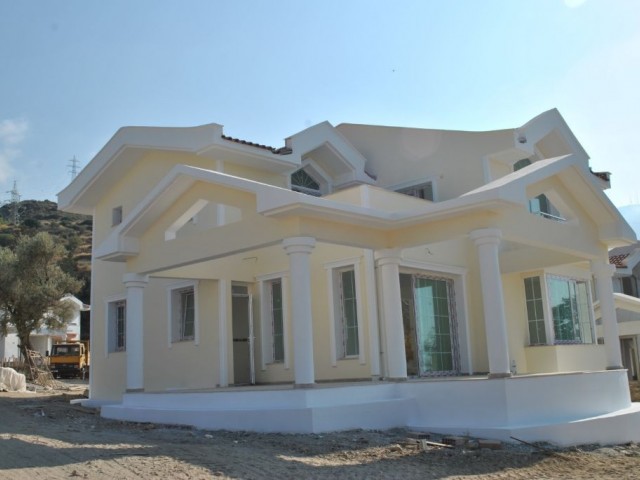 Lovely 3 Bed Twin Villas in Prime Location 