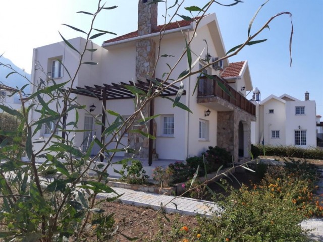 Alluring 3 bedroom seafront villa