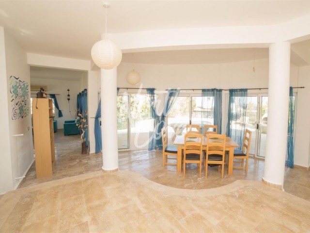 Well-located 4 bedroom sea-view villa