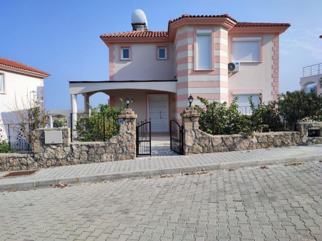 Вилла Продается in Karşıyaka, Кирения