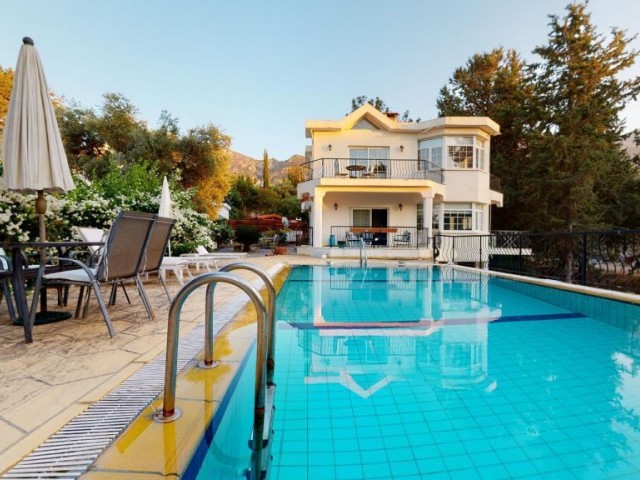 Fabulous three bedroom villa with stunning views