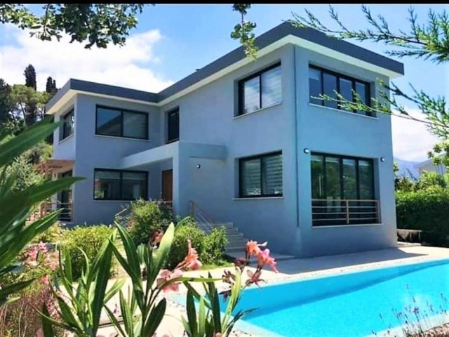 Newly-Constructed 4 Bedroom Luxury Villa