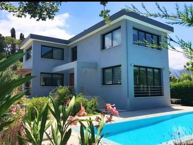 Newly-Constructed 4 Bedroom Luxury Villa