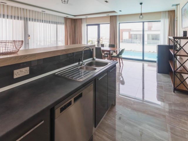 Contemporary 3 Bedroom Luxurious Penthouse Apartment, Central Kyrenia