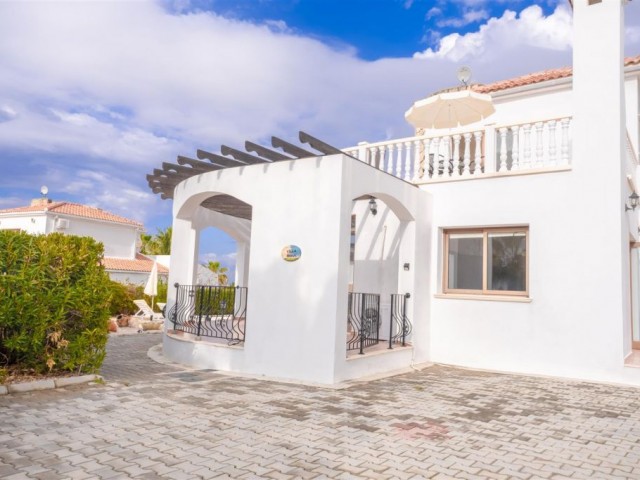 Unique 4 bedroom Spanish Style Villa