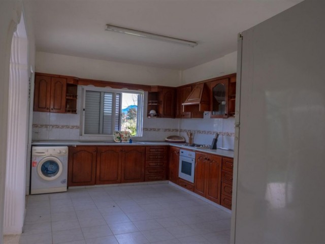 Well-positioned 4 bedroom family home