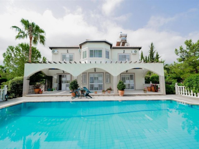 Villa Zu verkaufen in Bellapais, Kyrenia