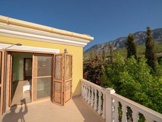 Grandiose 5 Bedroom Villa on Large Plot, Including Additional 2 bedroom Guest House,