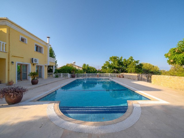 Grandiose 5 Bedroom Villa on Large Plot, Including Additional 2 bedroom Guest House,