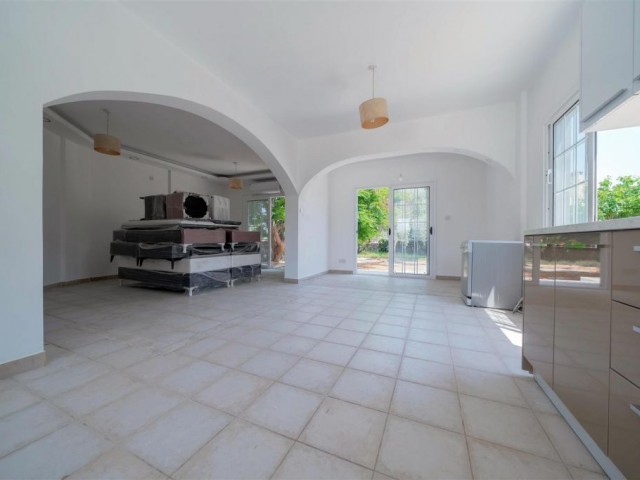 Bright 4 Bedroom Well situated Villa