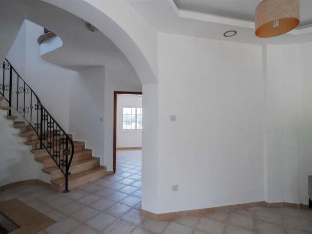 Bright 4 Bedroom Well situated Villa