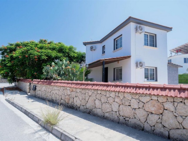 Bright 4 Bedroom Well situated Villa