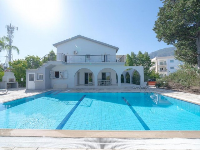 Captivating 4 Bedroom Well situated Villa