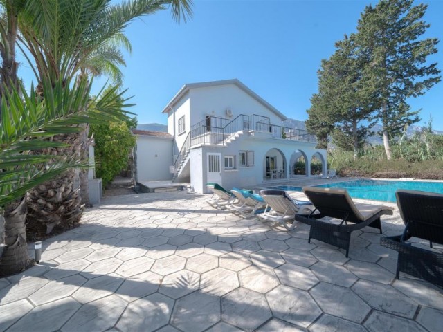 Captivating 4 Bedroom Well situated Villa