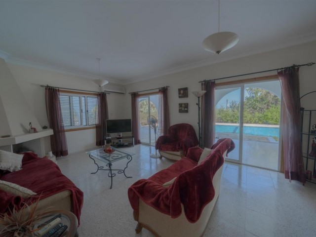 Captivating 4 Bedroom Well situated Villa