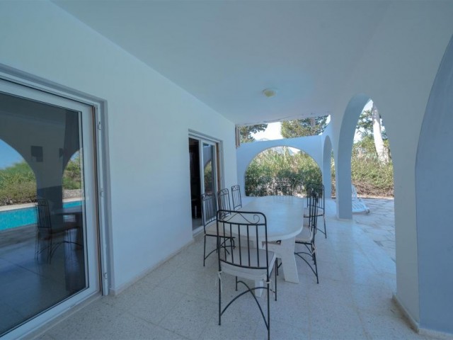 Captivating 4 Bedroom Well situated Villa