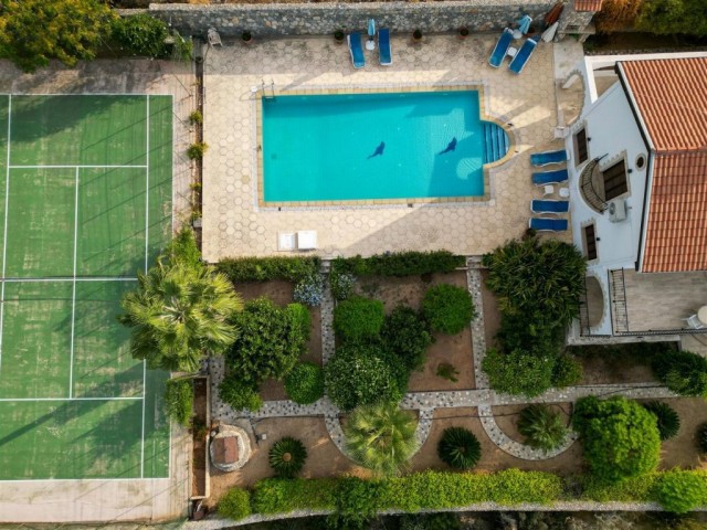 One-of-a-kind 4 bedroom villa with tennis court