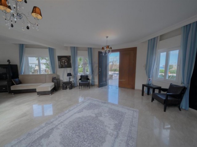 Sophisticated 4 Bedroom Modern Seafront Villa